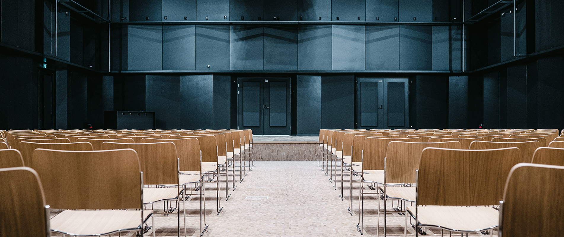 A reference image of veneer 40/4 chairs in Joensuu Conservatory