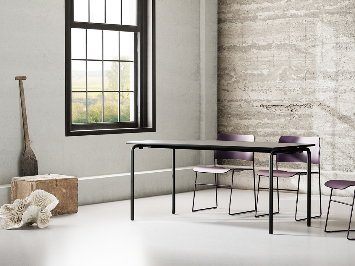 An installation image with Usu table and three 40/4 chairs